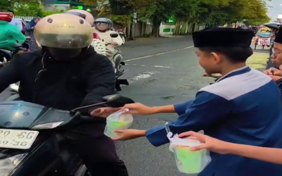 MIN 1 Banyumas Berbagi Takjil di Bulan Suci Ramadan 1447 H